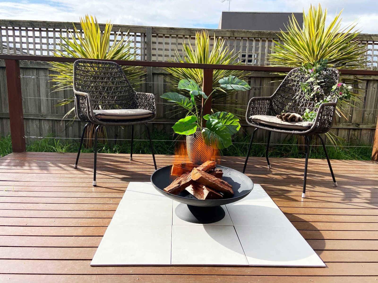 Black Lassen Cast Iron Fire Pit - VogueDecor.au