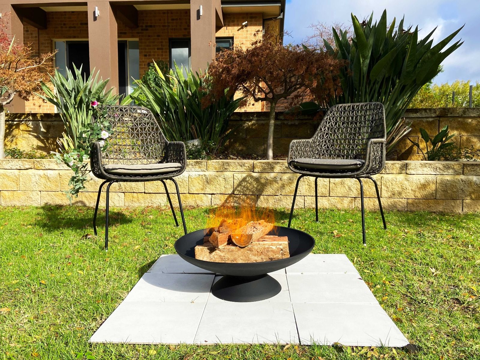 Black Lassen Cast Iron Fire Pit - VogueDecor.au